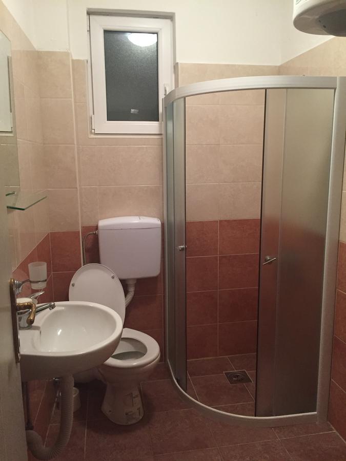 Dk Apartmani Dobra Voda Exterior photo